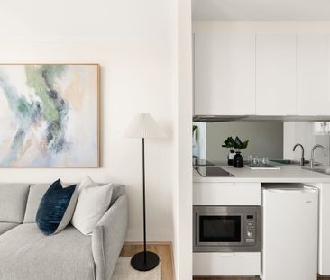 Stylish Studio Apartment with Sunny Aspect & City Views - Photo 6