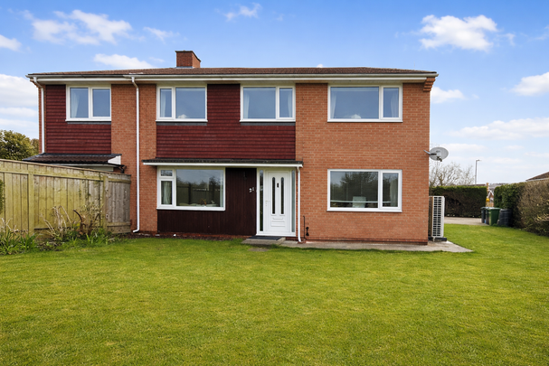 4 bedroom semi-detached house to rent - Photo 1