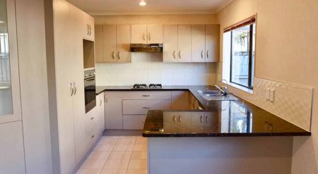 4 Bedroom in good location - Photo 3