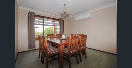 FOUR BEDROOM FULLY FURNISHED FAMILY HOME - Photo 2