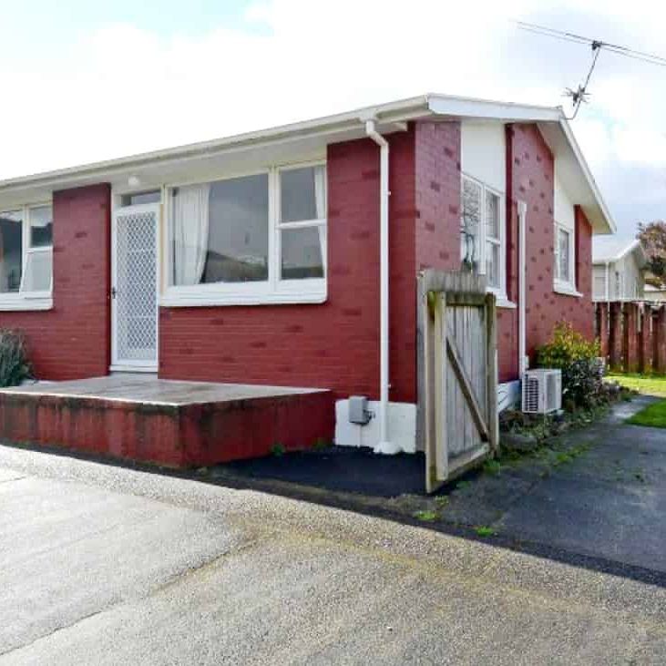 CLOUSTON PARK 2 BEDROOM - Photo 1