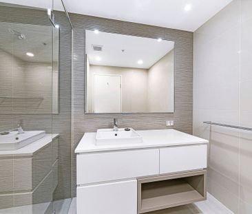 Stylish Executive Apartment ** Available 29/12/25 ** - Photo 4