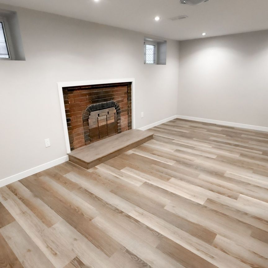 For Lease - 3 Davies Crescent, Toronto, Ontario - Photo 1