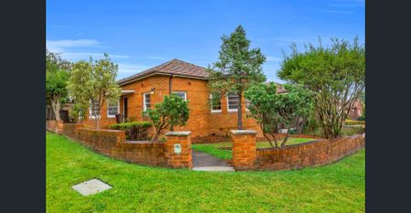 Charming Full-Brick Home in a Whisper-Quiet Location - Photo 2
