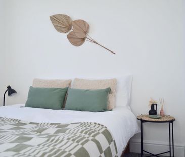 1 bedroom in a house share to rent - Photo 2