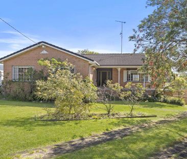 Spacious Family Home with Beautiful Outlook - Photo 5