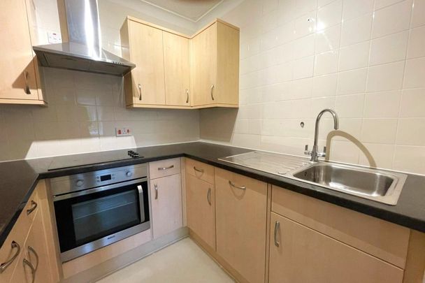 Springfield Meadows, Weybridge, Surrey, KT13 - Photo 1
