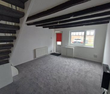 2 bedroom end of terrace house to rent - Photo 2