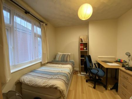 5 bedroom semi-detached house to rent - Photo 5