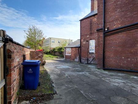 Room 3, St. Marys Road, Doncaster - Photo 4