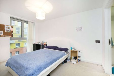 A large two double bedroom, two bathroom apartment located in a secure central development. - Photo 5
