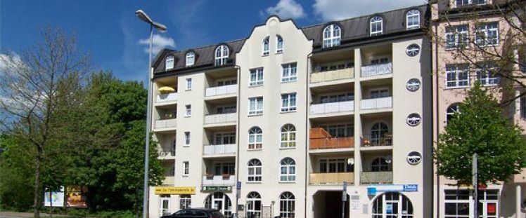 Schöne DG-Wohnung mit attraktivem Laminat und Aufzug - Foto 1