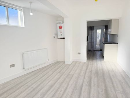 Three bedroom house with two bathrooms- Gants hill station - Photo 5