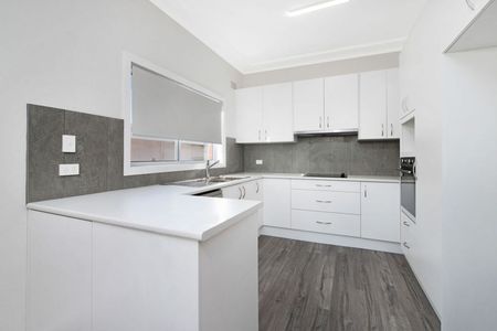 FULL OF CHARACTER - Photo 2