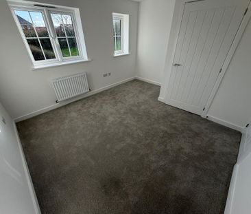 2 bedroom end of terrace house to rent - Photo 2