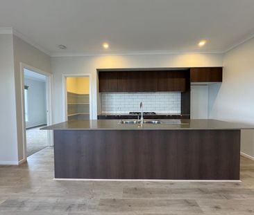 Spacious Four-Bedroom Family Home - Photo 6