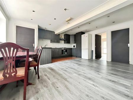 1 bedroom in a house share to rent - Photo 3