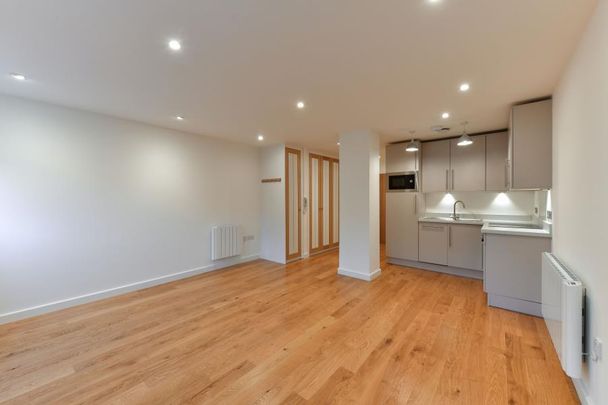 Studio to rent - Photo 1