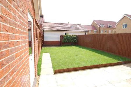 Yew Tree Close, Mildenhall, Bury St Edmunds, Suffolk, IP28 - Photo 2