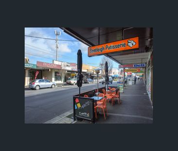 CONTEMPORARY NEW HOME IN McKINNON SECONDARY COLLEGE ZONE - Photo 4