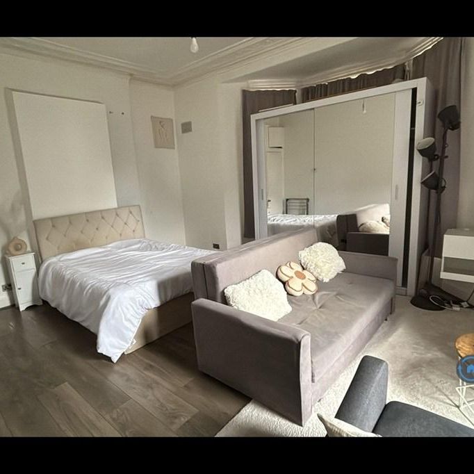 Studio to rent - Photo 1