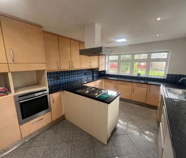 5 bedroom semi-detached house to rent - Photo 5