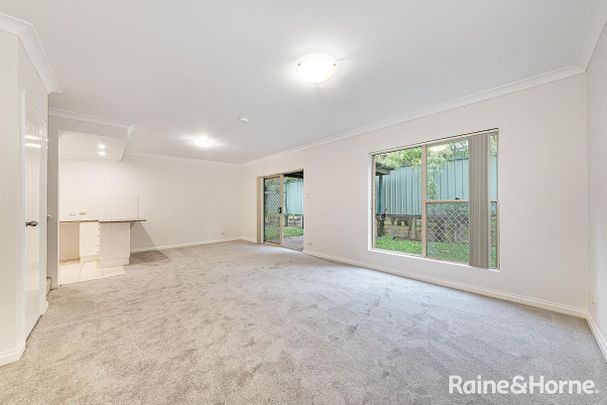 THREE BEDROOM TOWNHOUSE!! - Photo 1