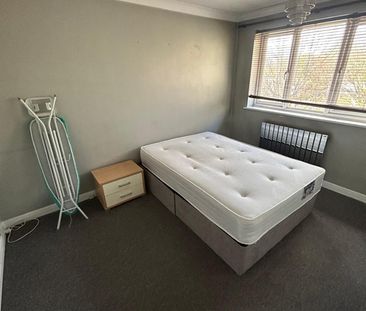 Room in a Shared House, Waldronhyrst, CR2 - Photo 1