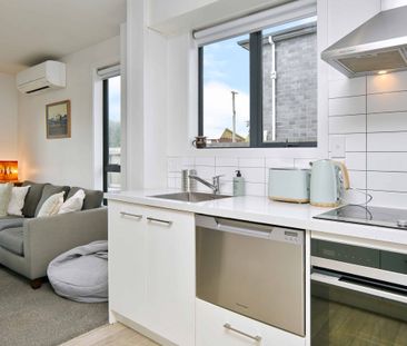 Stylish Living on the Edge! - Photo 3