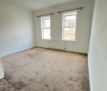 3 Bed Terraced House, Spencer Road, LU3 - Photo 2