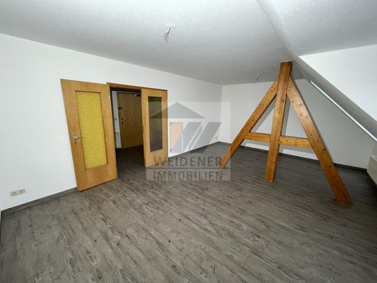 Neuer Bodenbelag, Wanne und Dusche! Schicke 3 Zimmer DG Wohnung - Photo 1