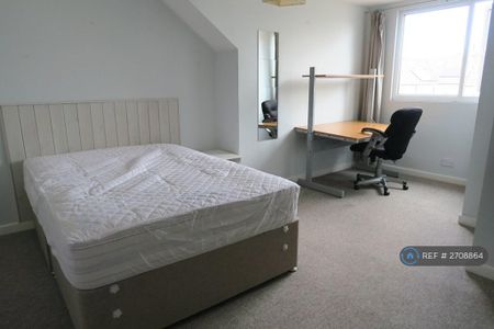 1 bedroom in a house share to rent - Photo 5