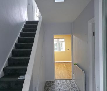 6 bedroom semi-detached house to rent - Photo 3