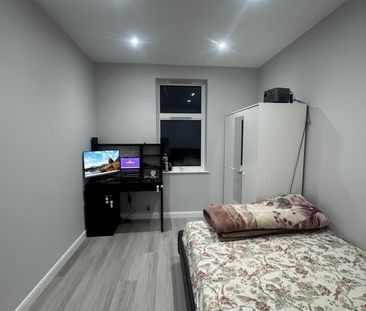 Room in a Shared House, Pinner Road, HA1 - Photo 1