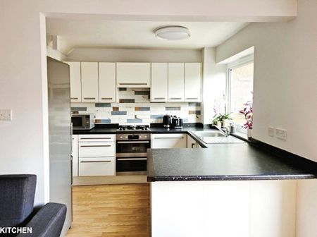 4 bedroom semi-detached house to rent - Photo 2