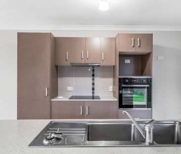 Comfort & Convenience in a Prime Location - Photo 3