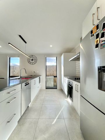 Modern 3-Bedroom Home in Wainuiomata - Photo 2