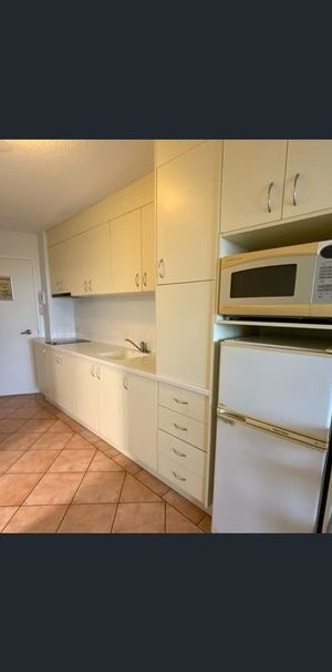 Beachfront Unit - Urangan - Photo 1