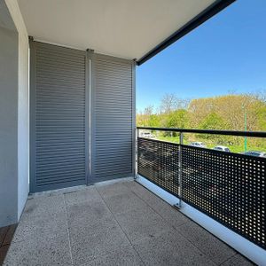 Bron : Lumineux T2 avec balcon et place de parking - Photo 2