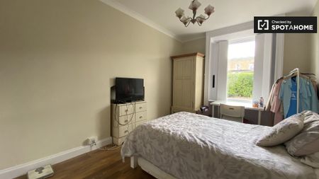 Room for rent in 5-bedroom house in Dublin - Photo 4