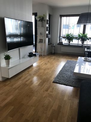 Fullt utrustad lägenhet i på väldigt attraktiv adress (Hammarby Sjöstad) precis utanför tullarna. - Photo 1