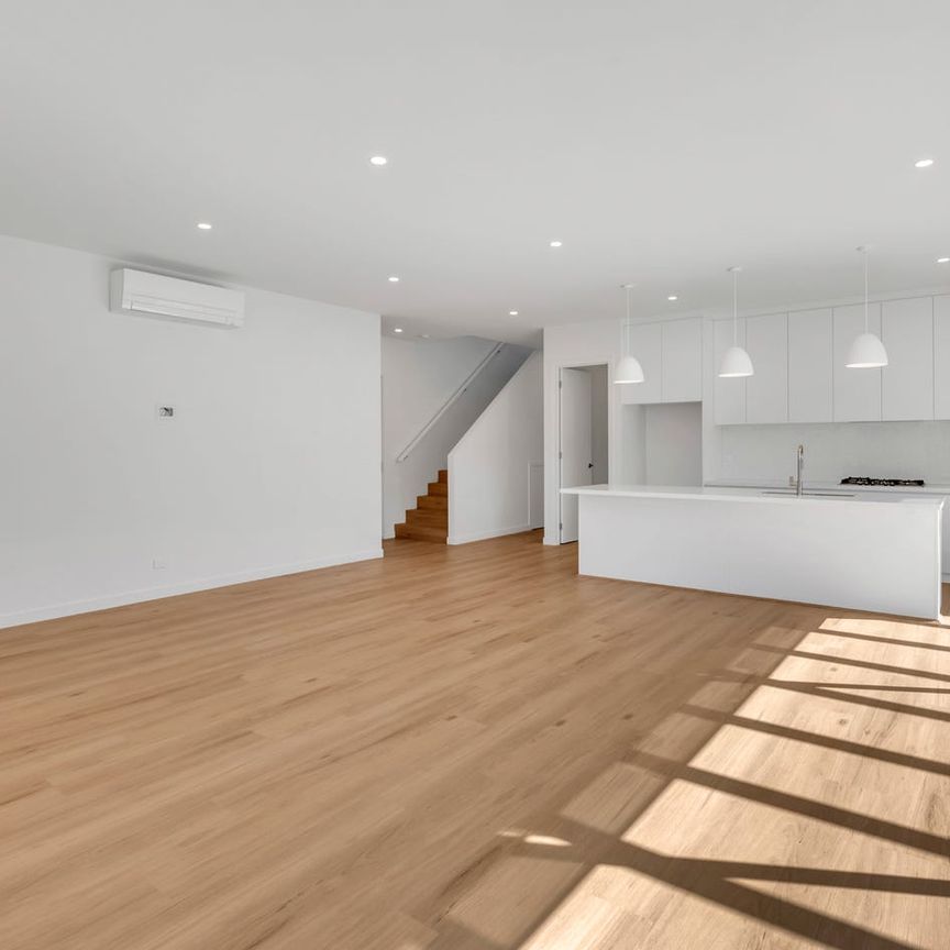 EXEMPLARY FAMILY HAVEN EPITOMISING CONTEMPORARY CLASS - Photo 1