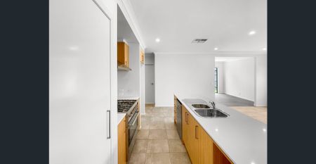 🏡 4-Bedroom House in Wallan - Photo 4