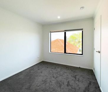 Near-New 3 Bedroom Townhouse in Mount Roskill - Photo 2