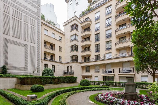 location Appartement T4 DE 93.22m² À PARIS - Photo 1