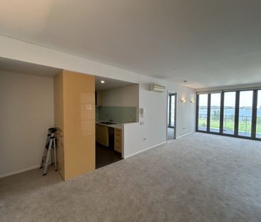 Sophisticated Inner-City Living with Views! - Photo 2