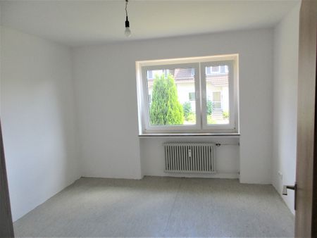 Nähe Waldsee & Zentrum: Renovierte + gepflegte 3-Zi.-Wohnung hell, großzügig & mit Balkon - Foto 2