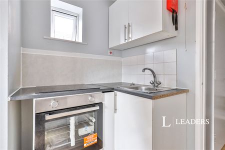 apartment to rent Ashley Road, Poole, BH14 - Photo 4