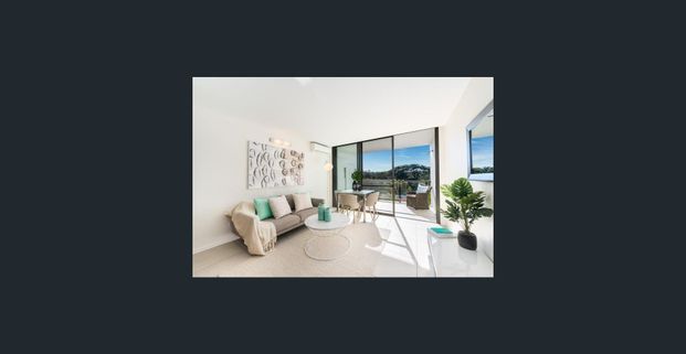 Sunlit Sophistication Overlooking Centennial Park - Photo 1