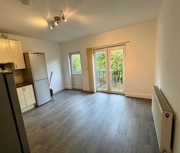 4 Bed Flat, Trevelyan Road, SW17 - Photo 1